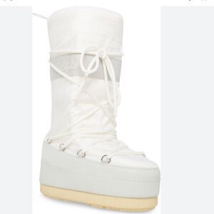 Steve Madden MAV-T White Ill Moon Platform Boots, Size Medium 7/8, NWOT Display